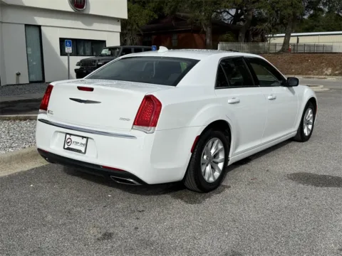More photos of 2022 Chrysler 300 Touring at Step One CDJR Fiat Crestview, FL