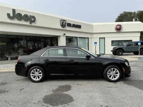 More photos of 2022 Chrysler 300 Touring at Step One CDJR Fiat Crestview, FL