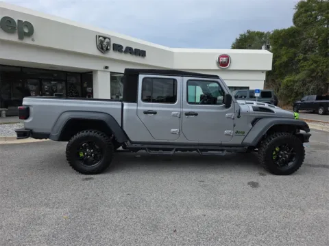 More photos of 2020 Jeep Gladiator Sport at Step One CDJR Fiat Crestview, FL