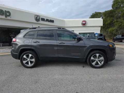 More photos of 2022 Jeep Cherokee Limited at Step One CDJR Fiat Crestview, FL