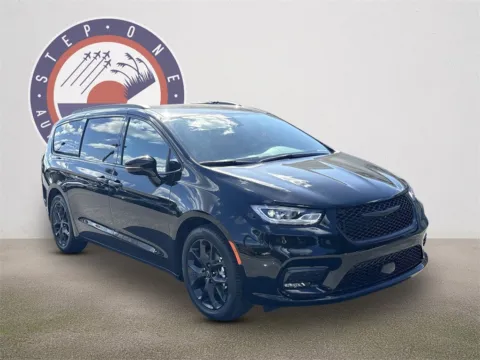 Photos of 2026 Chrysler Pacifica Select for sale in Crestview, FL at Step One CDJR Fiat Crestview
