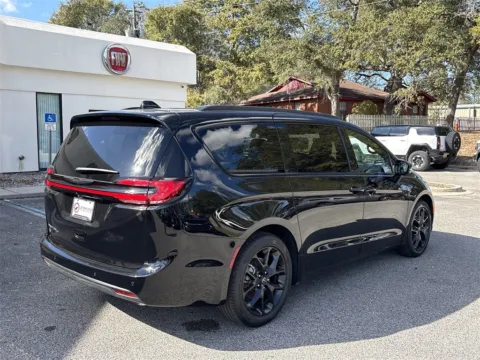 More photos of 2026 Chrysler Pacifica Select at Step One CDJR Fiat Crestview, FL