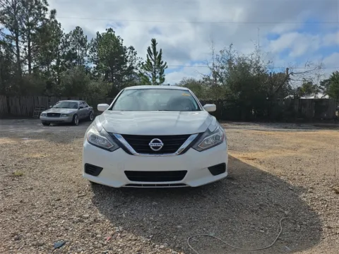 More photos of 2018 Nissan Altima 2.5 S at Step One CDJR Fiat Crestview, FL