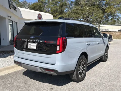 More photos of 2025 Ford Expedition Platinum at Step One CDJR Fiat Crestview, FL