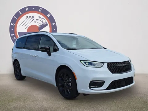 Photos of 2026 Chrysler Pacifica Limited for sale in Crestview, FL at Step One CDJR Fiat Crestview