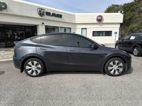 More photos of 2024 Tesla Model Y Long Range at Step One CDJR Fiat Crestview, FL