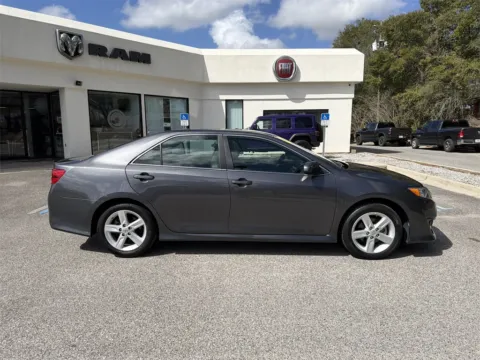 More photos of 2014 Toyota Camry SE at Step One CDJR Fiat Crestview, FL