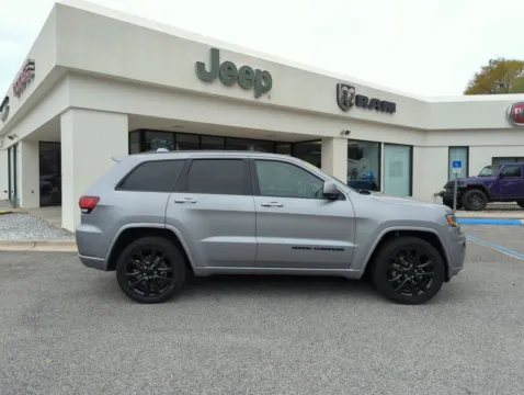 More photos of 2019 Jeep Grand Cherokee Altitude at Step One CDJR Fiat Crestview, FL