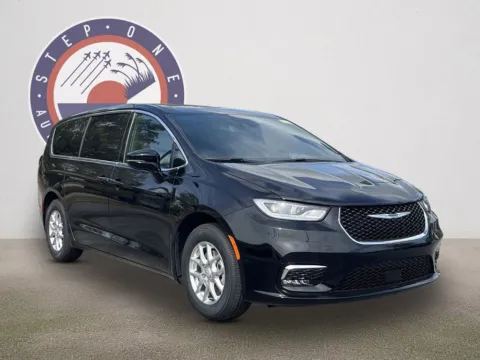 Photos of 2026 Chrysler Pacifica Select for sale in Crestview, FL at Step One CDJR Fiat Crestview