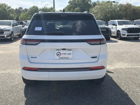 More photos of 2026 Jeep Grand Cherokee Summit at Step One CDJR Fiat Crestview, FL