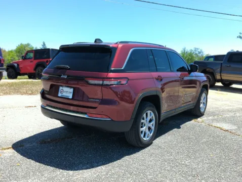 More photos of 2022 Jeep Grand Cherokee Limited at Step One CDJR Fiat Crestview, FL