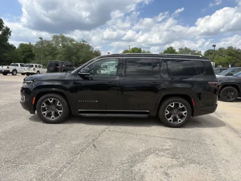 More photos of 2024 Jeep Wagoneer Series III at Step One CDJR Fiat Crestview, FL
