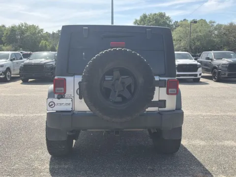 More photos of 2012 Jeep Wrangler Unlimited Rubicon at Step One CDJR Fiat Crestview, FL