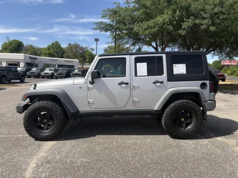 More photos of 2012 Jeep Wrangler Unlimited Rubicon at Step One CDJR Fiat Crestview, FL