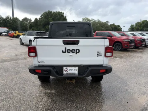 More photos of 2024 Jeep Gladiator Sport at Step One CDJR Fiat Crestview, FL