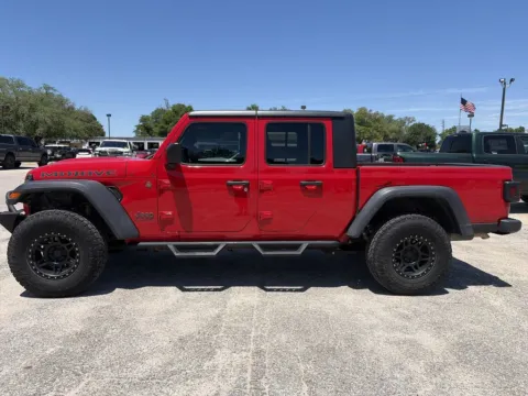 More photos of 2021 Jeep Gladiator Mojave at Step One CDJR Fiat Crestview, FL