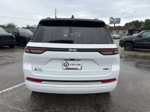 More photos of 2026 Jeep Grand Cherokee Summit at Step One CDJR Fiat Crestview, FL