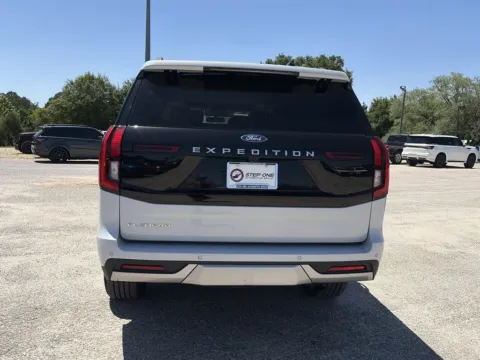 More photos of 2025 Ford Expedition Platinum at Step One CDJR Fiat Crestview, FL