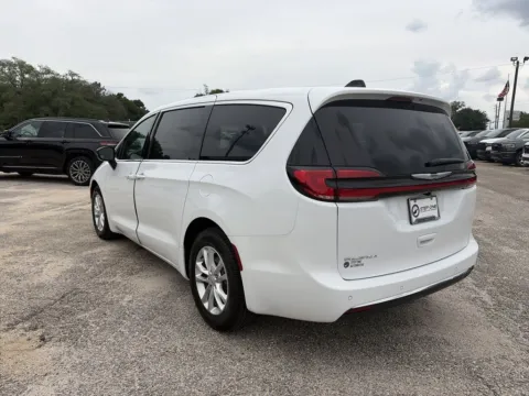 More photos of 2026 Chrysler Pacifica Select at Step One CDJR Fiat Crestview, FL