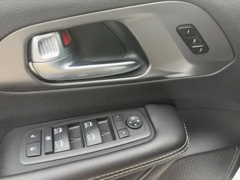 More photos of 2026 Chrysler Pacifica Select at Step One CDJR Fiat Crestview, FL