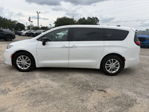 More photos of 2026 Chrysler Pacifica Select at Step One CDJR Fiat Crestview, FL