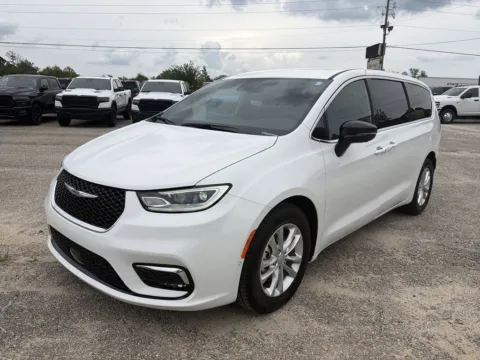 Photos of 2026 Chrysler Pacifica Select for sale in Crestview, FL at Step One CDJR Fiat Crestview
