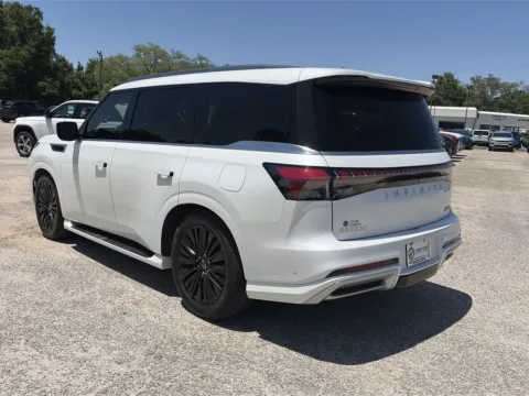 More photos of 2025 INFINITI QX80 LUXE at Step One CDJR Fiat Crestview, FL