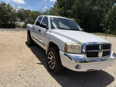 More photos of 2005 Dodge Dakota Laramie at Step One CDJR Fiat Crestview, FL