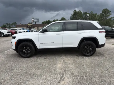 Another view of 2026 Jeep Grand Cherokee Altitude for sale in Crestview, FL at Step One CDJR Fiat Crestview