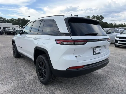 More photos of 2026 Jeep Grand Cherokee Laredo Altitude at Step One CDJR Fiat Crestview, FL
