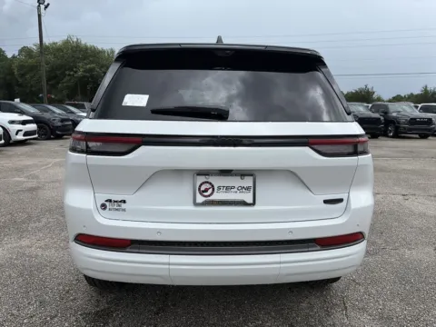 More photos of 2026 Jeep Grand Cherokee Summit at Step One CDJR Fiat Crestview, FL