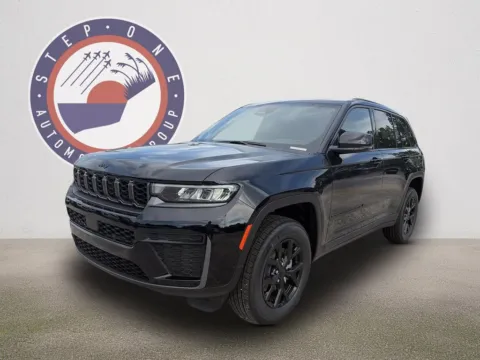 Photos of 2026 Jeep Grand Cherokee Altitude for sale in Crestview, FL at Step One CDJR Fiat Crestview