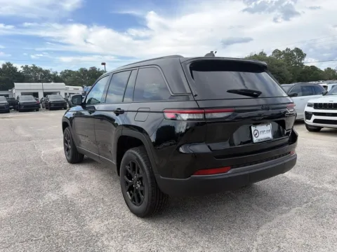 More photos of 2026 Jeep Grand Cherokee Altitude at Step One CDJR Fiat Crestview, FL