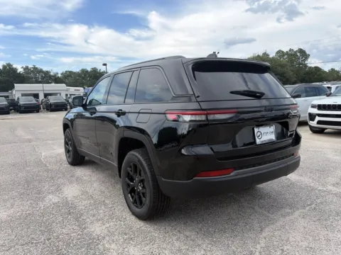 More photos of 2026 Jeep Grand Cherokee Altitude at Step One CDJR Fiat Crestview, FL
