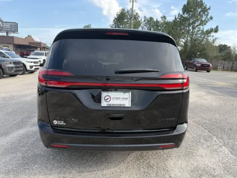 More photos of 2027 Chrysler Pacifica Limited at Step One CDJR Fiat Crestview, FL