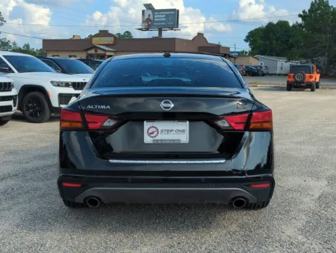 More photos of 2022 Nissan Altima 2.5 SR at Step One CDJR Fiat Crestview, FL
