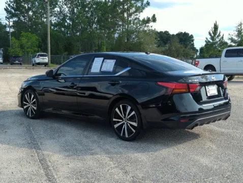 More photos of 2022 Nissan Altima 2.5 SR at Step One CDJR Fiat Crestview, FL
