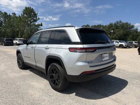 More photos of 2026 Jeep Grand Cherokee Altitude at Step One CDJR Fiat Crestview, FL