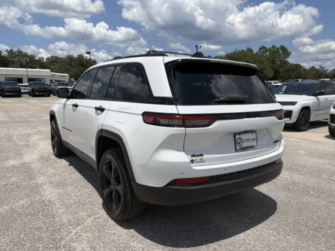 More photos of 2023 Jeep Grand Cherokee Limited at Step One CDJR Fiat Crestview, FL
