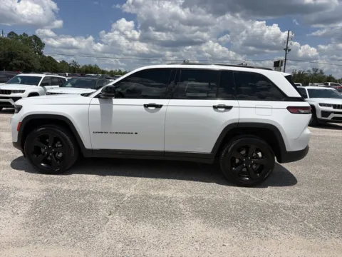 More photos of 2023 Jeep Grand Cherokee Limited at Step One CDJR Fiat Crestview, FL