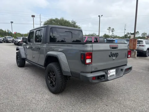 More photos of 2022 Jeep Gladiator Willys at Step One CDJR Fiat Crestview, FL
