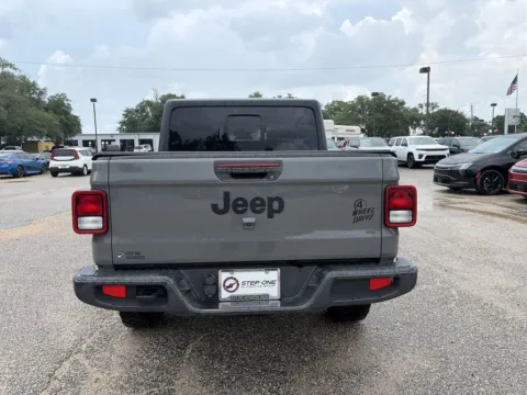More photos of 2022 Jeep Gladiator Willys at Step One CDJR Fiat Crestview, FL