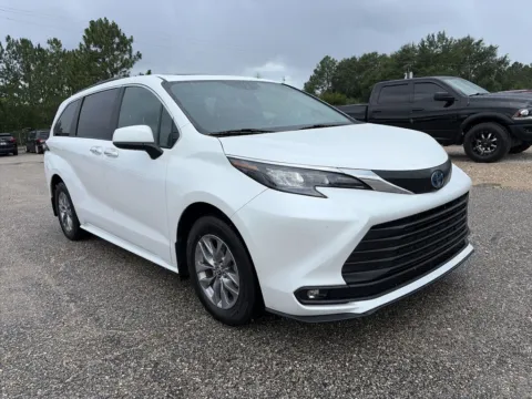 More photos of 2025 Toyota Sienna XLE at Step One CDJR Fiat Crestview, FL
