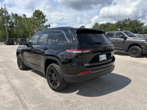 More photos of 2026 Jeep Grand Cherokee Altitude at Step One CDJR Fiat Crestview, FL