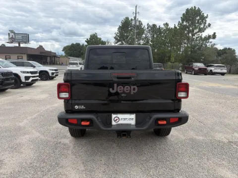 More photos of 2021 Jeep Gladiator Mojave at Step One CDJR Fiat Crestview, FL