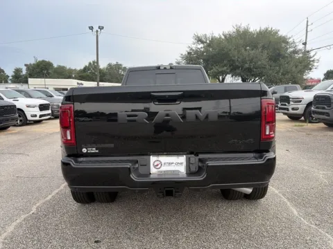 More photos of 2027 Ram 3500 Laramie at Step One CDJR Fiat Crestview, FL