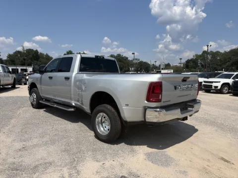 More photos of 2027 Ram 3500 Big Horn at Step One CDJR Fiat Crestview, FL