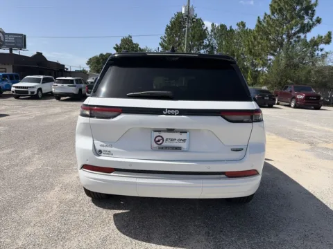 More photos of 2026 Jeep Grand Cherokee Summit at Step One CDJR Fiat Crestview, FL