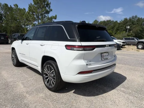 More photos of 2026 Jeep Grand Cherokee Summit at Step One CDJR Fiat Crestview, FL