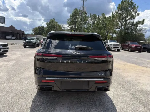 More photos of 2023 INFINITI QX60 LUXE at Step One CDJR Fiat Crestview, FL